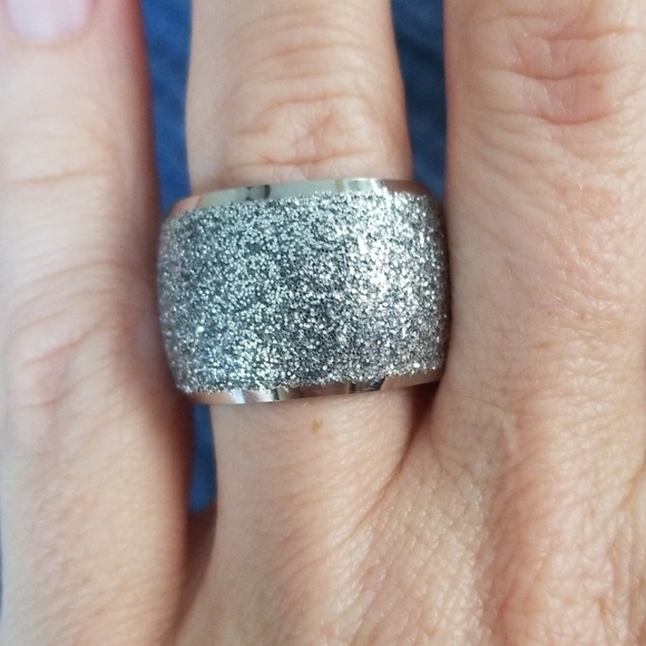 Glitter Bling Silver Party Fashion Ring Size 8 - Picture 1 of 6